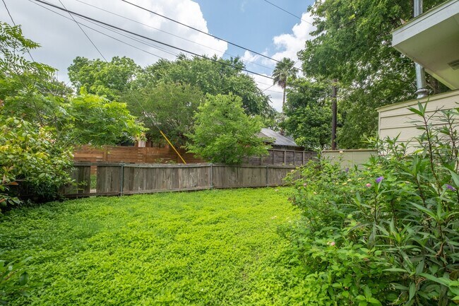 2100 E 2nd St Austin, TX 78702 photo 4