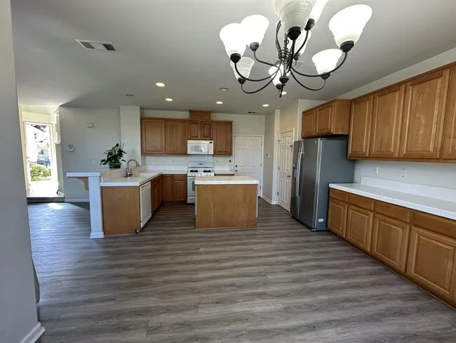 2065 Mckenzie Pl San Jose, CA 95131 photo 3