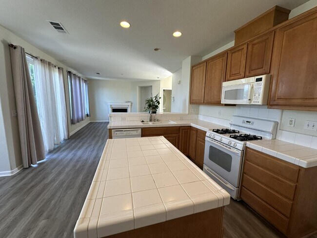 2065 Mckenzie Pl San Jose, CA 95131 photo 5