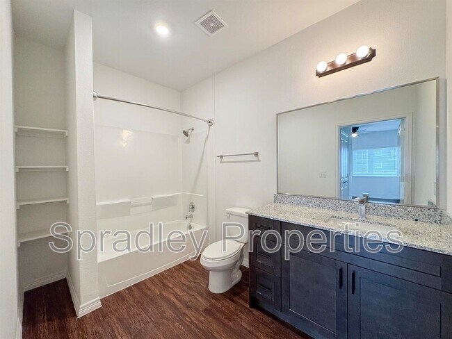 1124 W Ave O Belton, TX 76513 photo 5