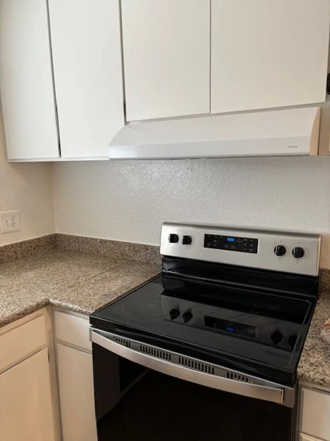 15 E Mt Diablo Ave Tracy, CA 95376 photo 2