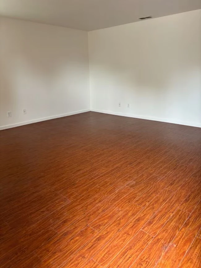 15 E Mt Diablo Ave Tracy, CA 95376 photo 4