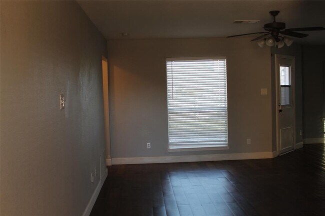 424 Penny Lane, Burleson, TX 76028 photo 4