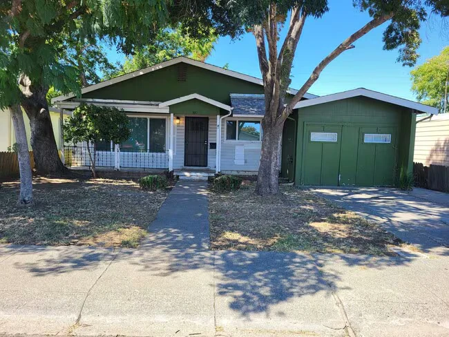 300 Utah St Fairfield, CA 94533 photo 2