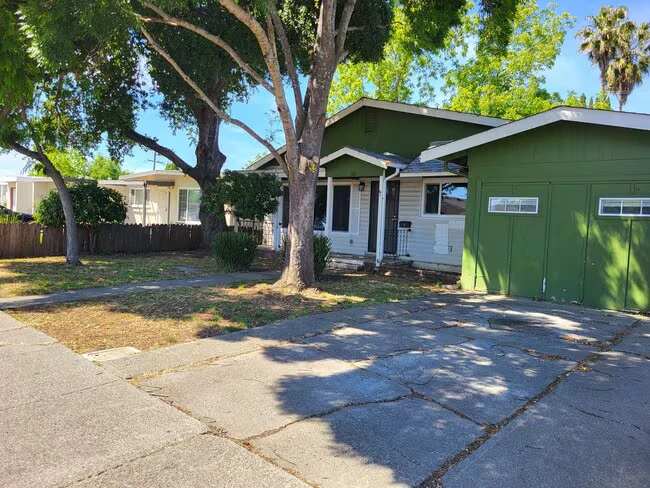 300 Utah St Fairfield, CA 94533 photo 3