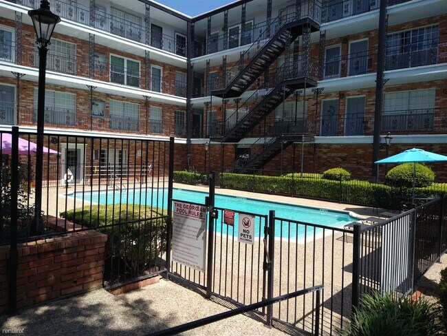 8401 N New Braunfels Ave San Antonio, TX 78209 photo 2