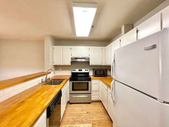 Great Condo for rent photo 3