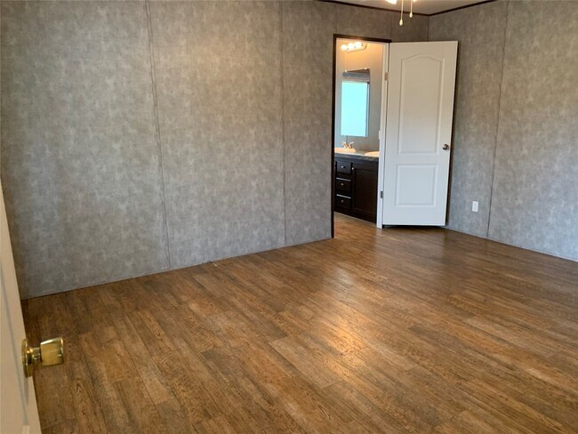 1007 Scott St Kyle, TX 78640 photo 2