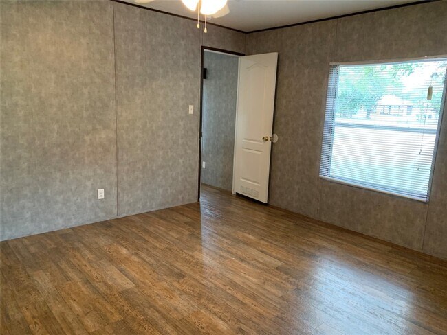 1007 Scott St Kyle, TX 78640 photo 3