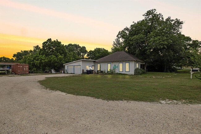 103 E Willis St Leander, TX 78641 photo 2