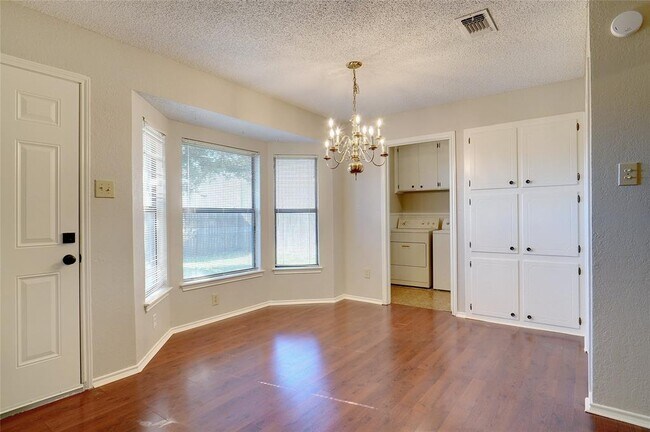 2810 Sarah Drive, Arlington, TX 76013 photo 5