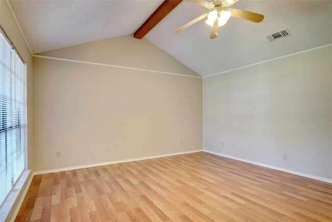 2810 Sarah Drive, Arlington, TX 76013 photo 2