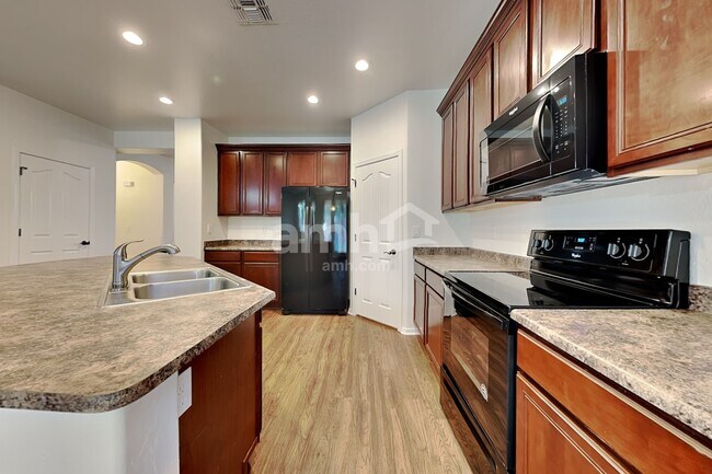 17578 W Ironwood St Surprise, AZ 85388 photo 3