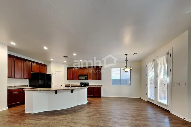 17578 W Ironwood St Surprise, AZ 85388 photo 4