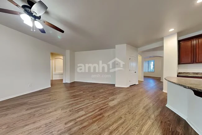 17578 W Ironwood St Surprise, AZ 85388 photo 5