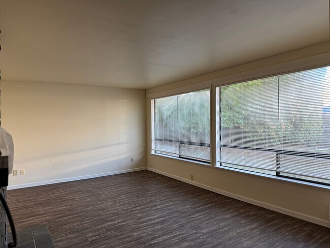 16747 3rd Ave NE Shoreline, WA 98155 photo 3