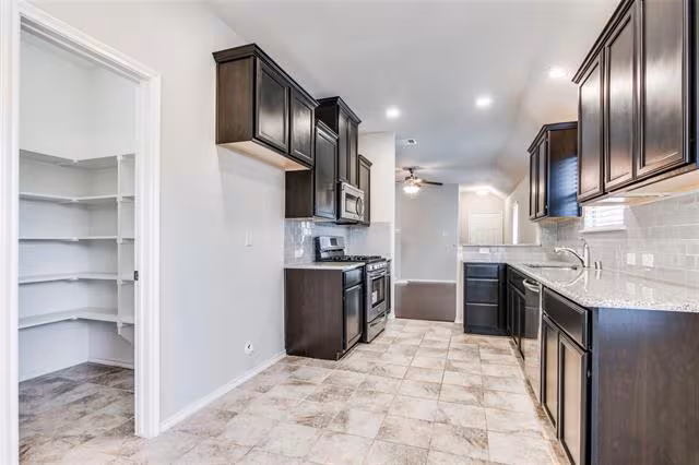 9825 Beaver Dam Lane, Mckinney, TX 75071 photo 4