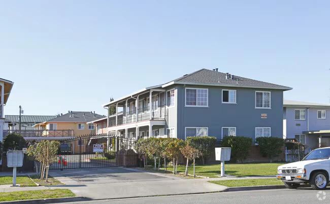 1771 Hester Ave - CL photo 2