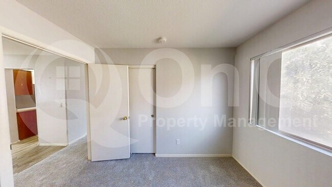 8556 W Sanna St Peoria, AZ 85345 photo 4