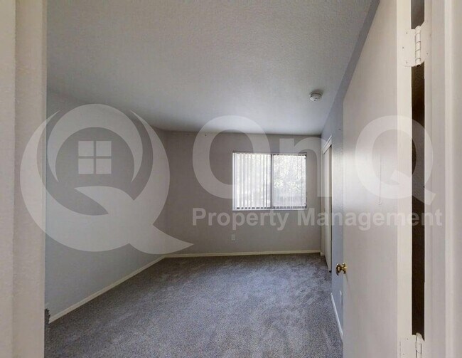 8556 W Sanna St Peoria, AZ 85345 photo 5