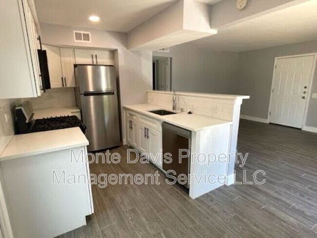 2504 Manor Circle, Austin, TX 78723 photo 3