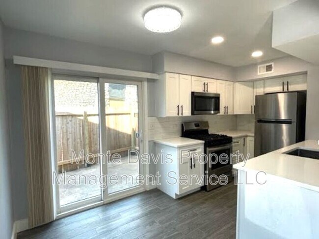 2504 Manor Circle, Austin, TX 78723 photo 5