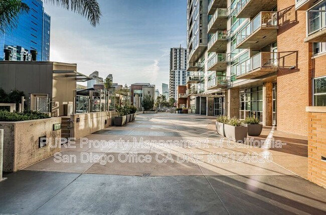 800 The Mark Ln San Diego, CA 92101 photo 2