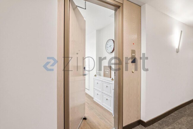 Unit 10710 photo 3