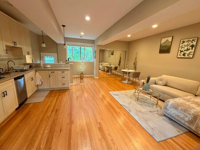 760 La Mesa Dr Menlo Park, CA 94028 photo 2