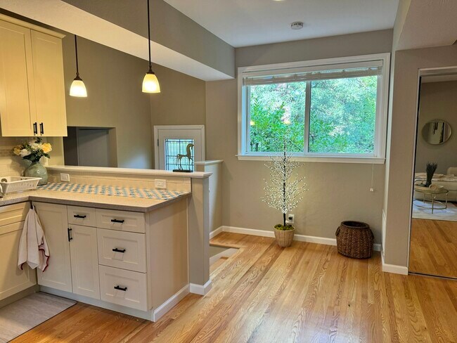 760 La Mesa Dr Menlo Park, CA 94028 photo 4