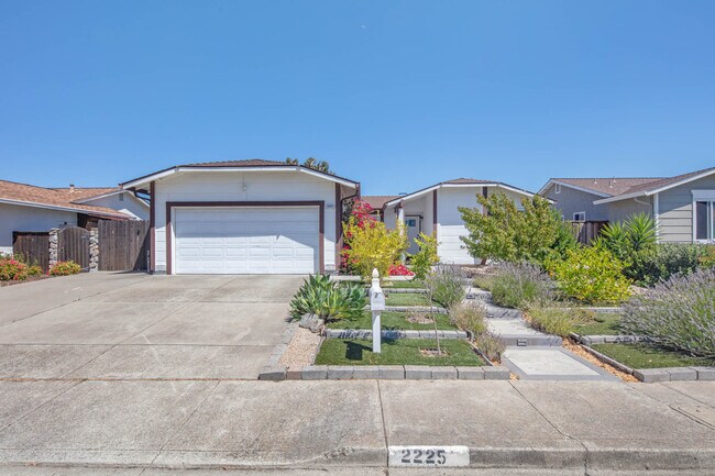 2225 Mt Whitney Dr Pittsburg, CA 94565 photo 2