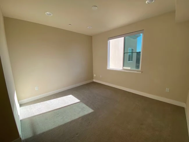 1048 Monroe St Santa Clara, CA 95050 photo 5