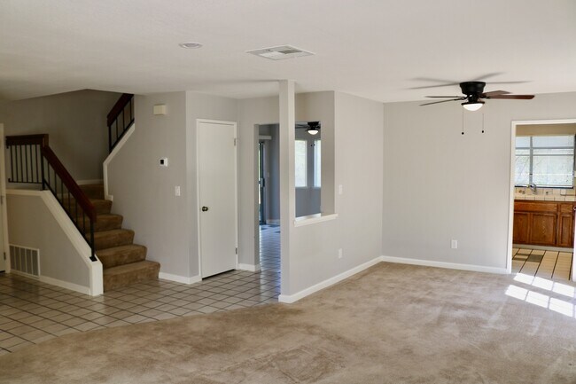 Charming 4 Bed Home on Court photo 4