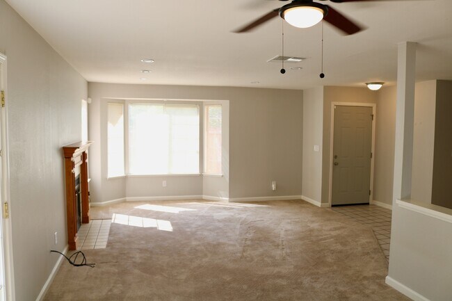Charming 4 Bed Home on Court photo 2