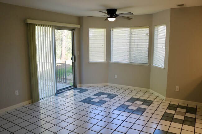 Charming 4 Bed Home on Court photo 5