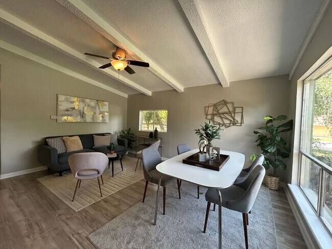 6505 Arnold Dr Austin, TX 78723 photo 3