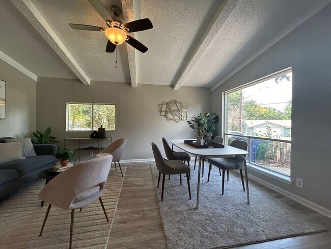 6505 Arnold Dr Austin, TX 78723 photo 5