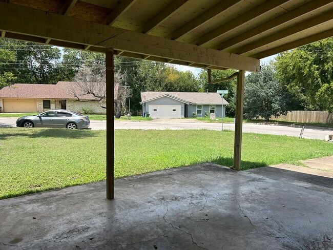 6505 Arnold Dr Austin, TX 78723 photo 2