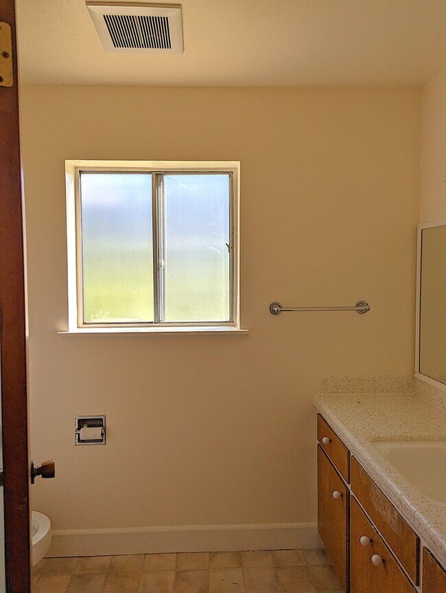 Spacious 2 Bed 1 Bathroom In-law Unit With Lots Of Natural Light, Newly Remodeled photo 3