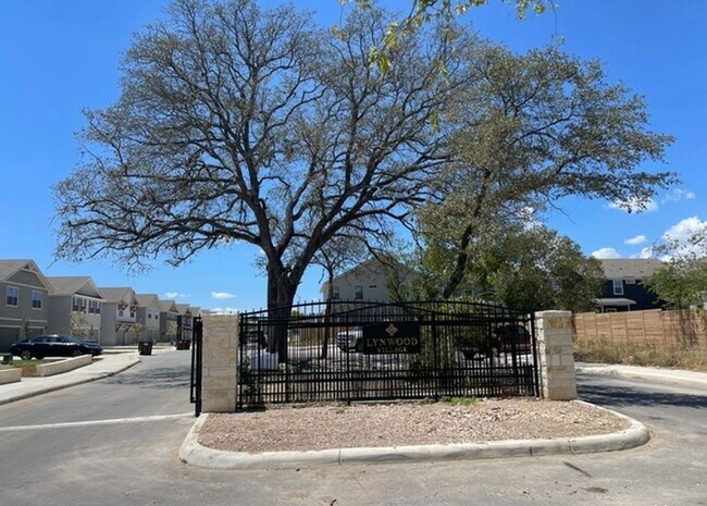10306 Lynwood Branch San Antonio, TX 78245 photo 2