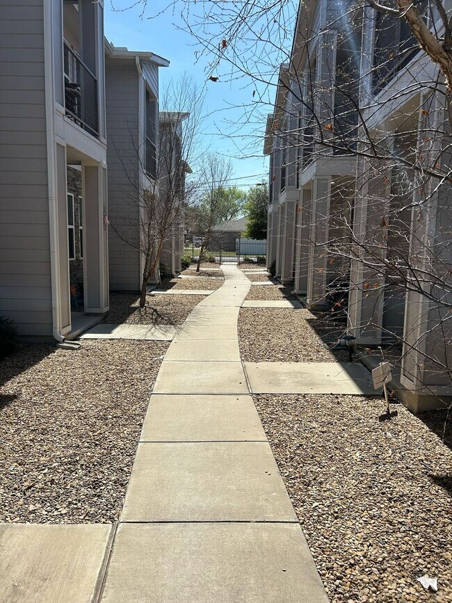 212 Stellariga Pl Dallas, TX 75203 photo 5