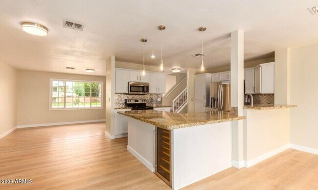 919 E LA JOLLA Drive photo 5