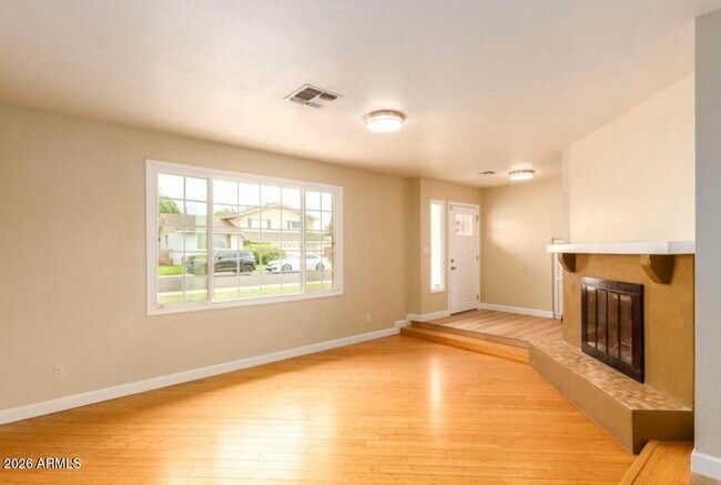 919 E LA JOLLA Drive photo 3