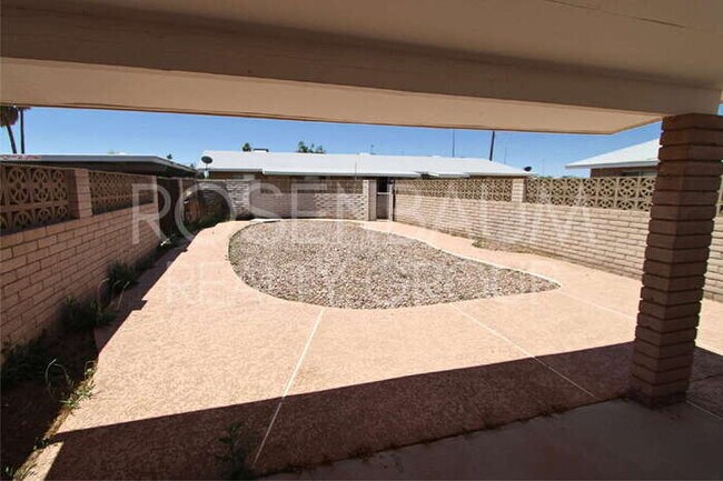 1014 N Pueblo Dr Casa Grande, AZ 85122 photo 2
