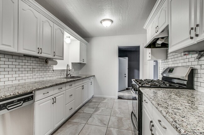 1306 Oblate Dr San Antonio, TX 78216 photo 5