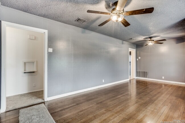1306 Oblate Dr San Antonio, TX 78216 photo 3