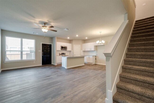 643 Harvest Moon Drive, Venus, TX 76084 photo 4