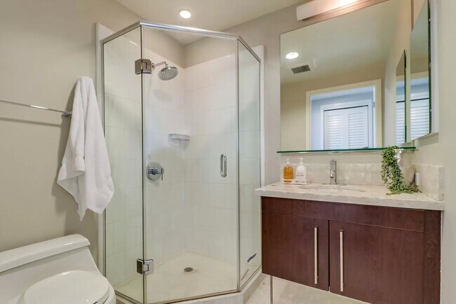 321 Tenth Ave San Diego, CA 92101 photo 3