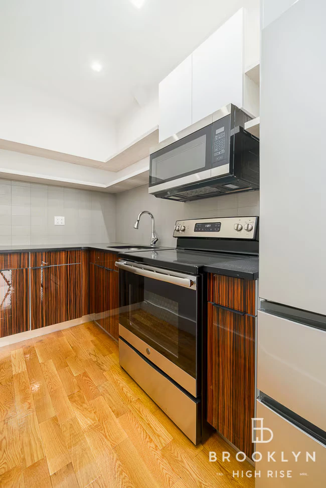 Brooklyn High Rise photo 2