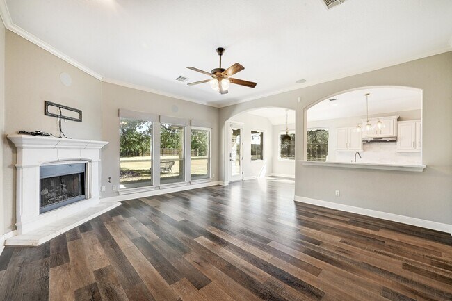 577 Shelf Rock Road, Driftwood, TX 78619 photo 4